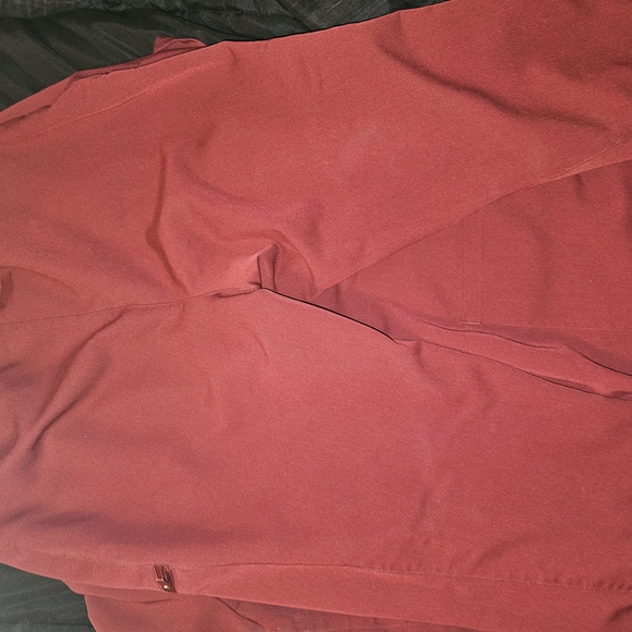 Fabletics Maroon Scrub Set XL/XLP - Picture 7 of 7